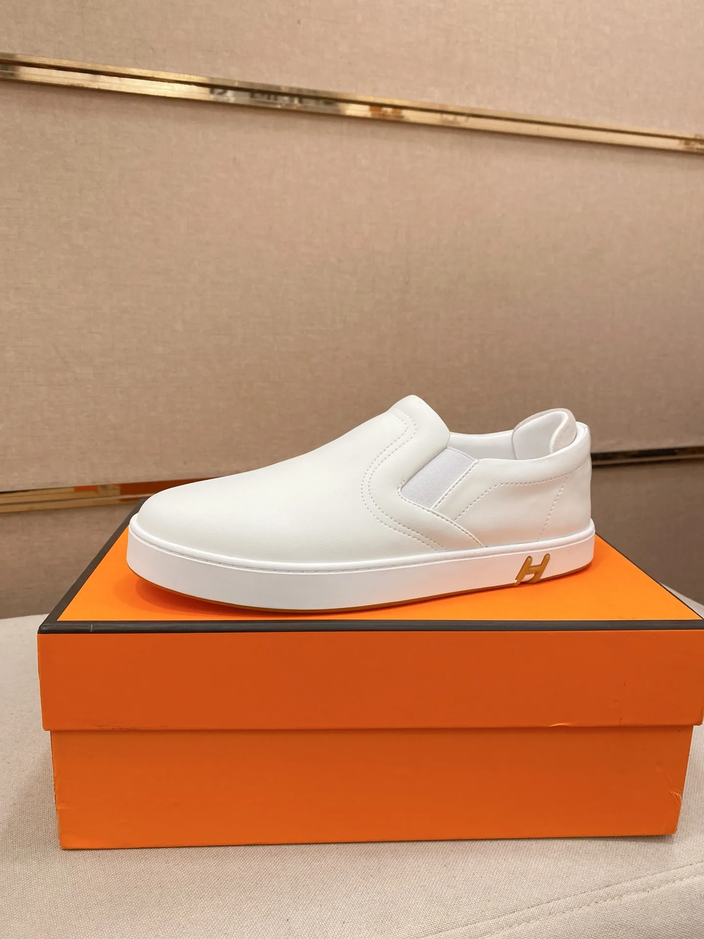 Men's clothing and shoes💰: 442💰《HERMES》【Classic original single version】Hermès; top 🔝purchase agent🔍🔍men's latest 🇺🇸 counter sales simultaneously, imported from Italy original ▲▲cowhide ▲▲ (high-end, nobility, class) ) Exquisite workmanship (Italian 🇮🇹 imported water-dyed 🐂 cowhide lining) sole: original sole provided by the original factory, ⚠️exclusive double-layer activity·TPR·rubber·combined molded outsole; super comfortable·wear-resistant·non-slip·environmental protection The real thing is more beautiful if you take the real thing (high quality, follow the order). You can enter and exit the counter at will * Number of yards: 38-44 (45 can be customized and cannot be returned or exchanged)